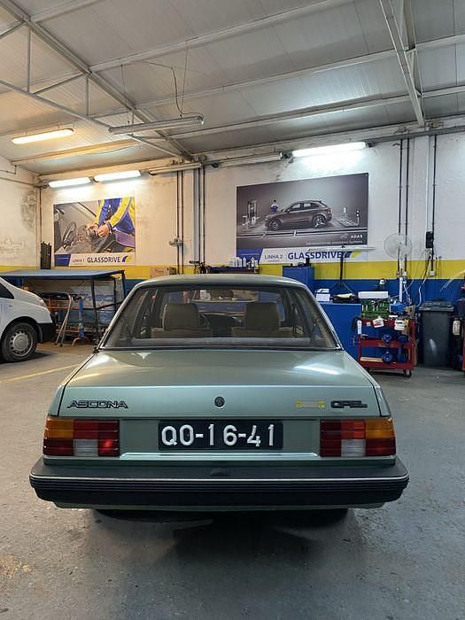 Usado Opel Ascona 75 HP (55 kW) 1983 Sedan