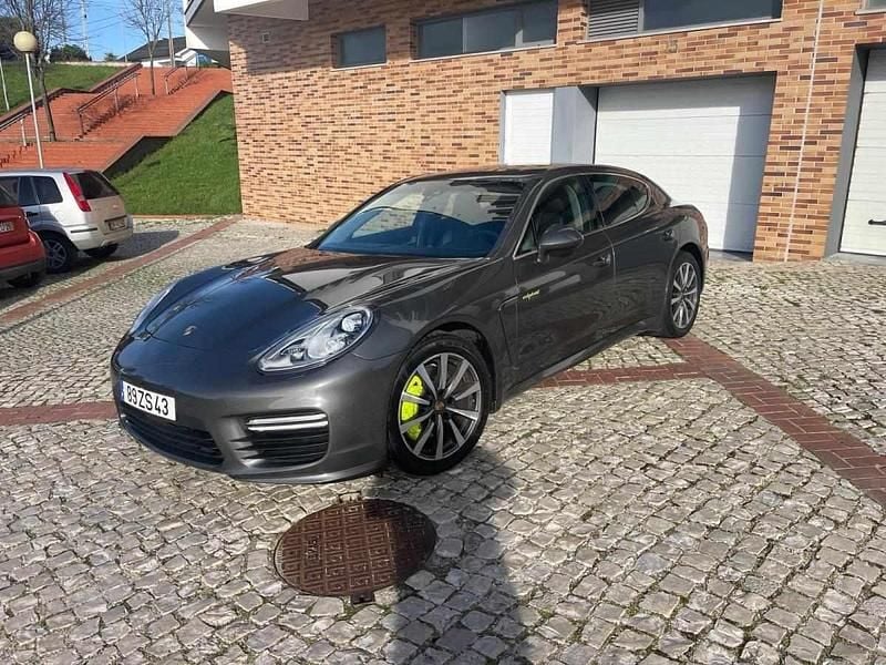 Cinzento Usado 2016 Porsche Panamera S Sedan | € 49.999 - Imagem 1/4