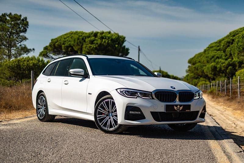 Branco Usado 2022 BMW 330 M Sport Carrinha | € 35.999 - Imagem 1/4