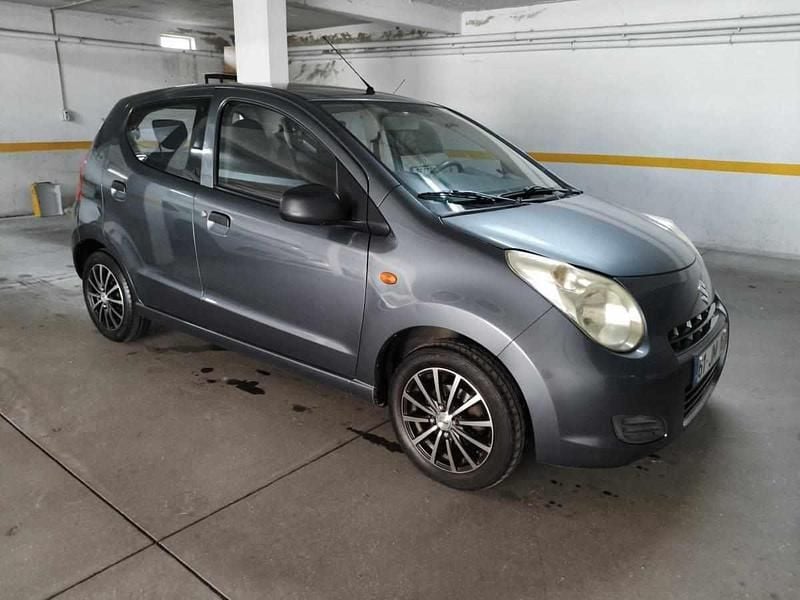 Usado Suzuki Alto 68 HP (50 kW) 2010 Cinzento Citadino