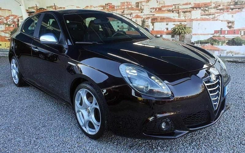 Usado Alfa Romeo Giulietta 105 HP (77 kW) 2010 Preto (metalizado) Citadino