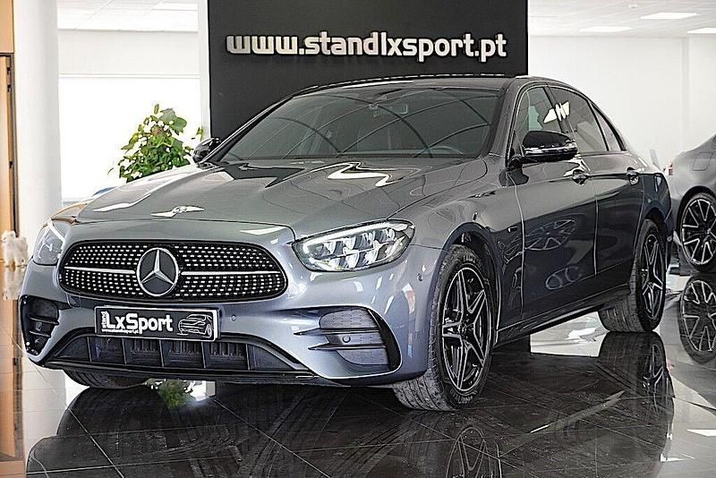 Cinza Usado 2021 Mercedes E300 AMG line Sedan | € 41.990 (Preço justo) - Imagem 1/4