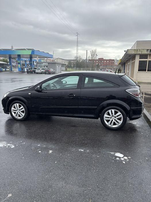 Usado Opel Astra GTC 90 HP (66 kW) 2008