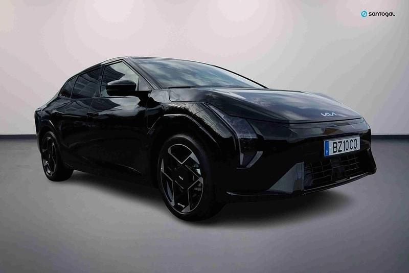Preto Novo 2025 Kia EV4 GT-Line Citadino | € 48.991 - Imagem 1/4
