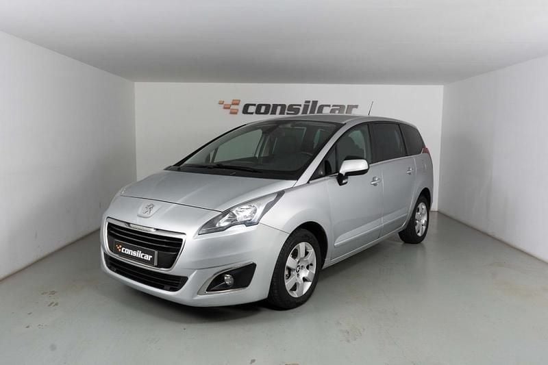 Usado Peugeot 5008 Allure 115 HP (84 kW) 2014 Cinza Monovolume