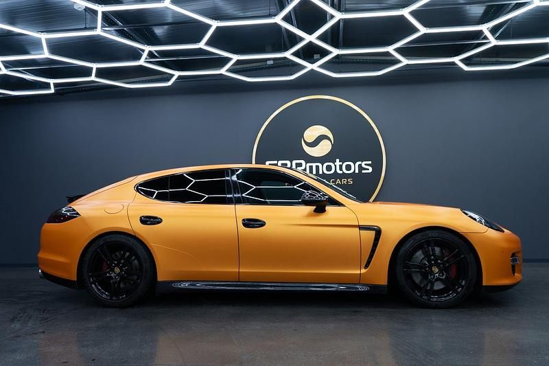 Usado Porsche Panamera Turbo 500 HP (367 kW) 2010 Laranja Sedan