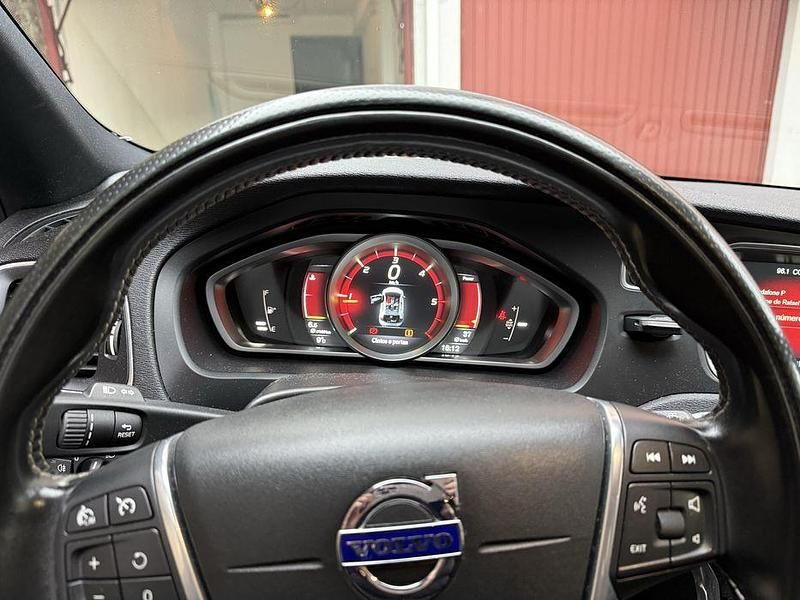 Usado Volvo V40 R-Design 120 HP (88 kW) 2015 Sedan