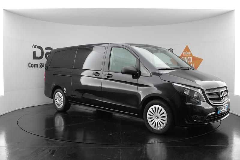 Preto Usado 2021 Mercedes Vito Monovolume | € 44.899 - Imagem 1/4
