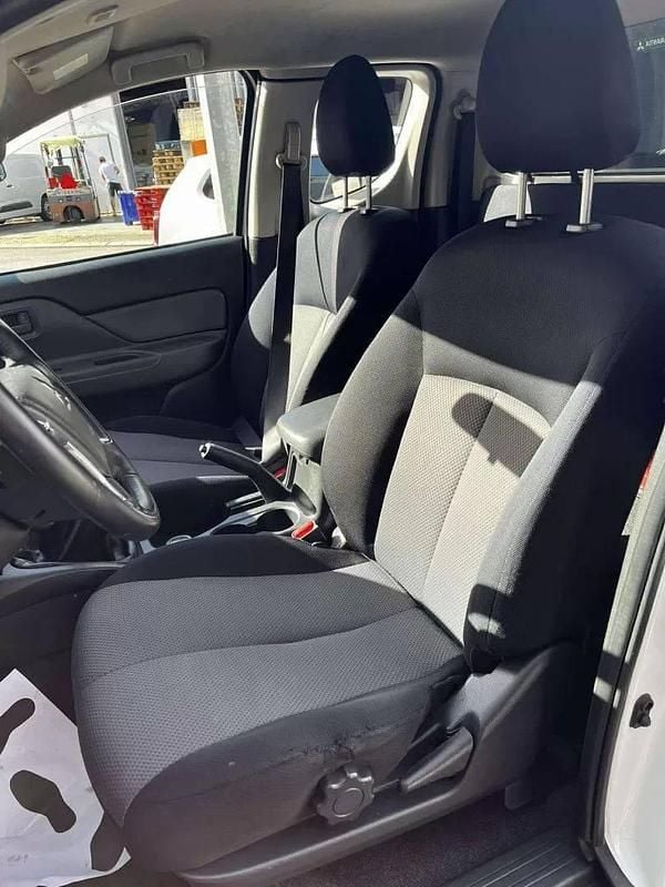 Usado Mitsubishi L200 Invite 154 HP (113 kW) 2019 Branco Pickup