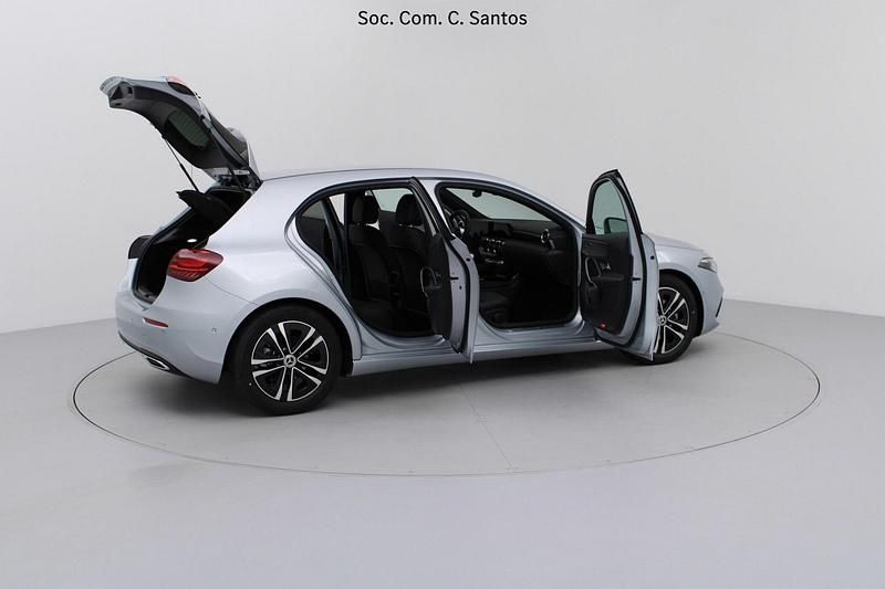 Usado Mercedes A180 Advanced 116 HP (85 kW) 2025 Cinza Sedan