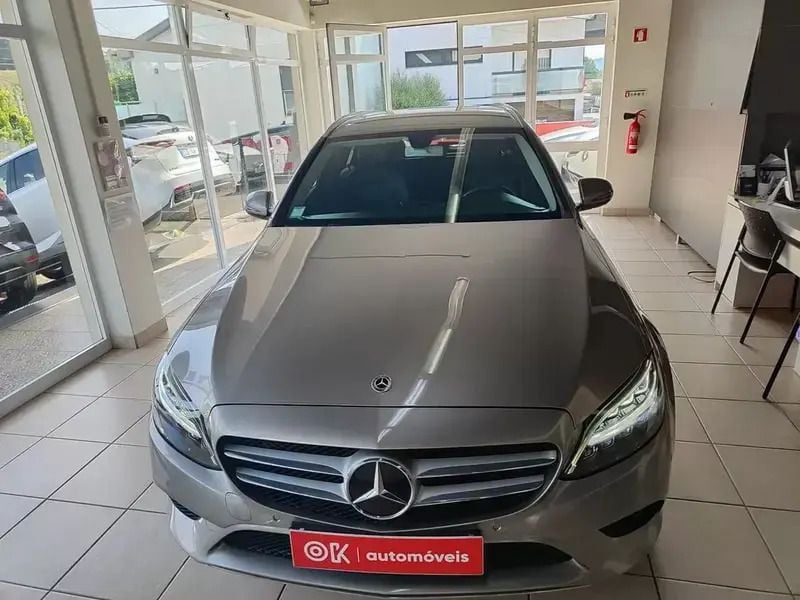 Usado Mercedes C300e Avantgarde 306 HP (225 kW) 2020 Cinzento Carrinha