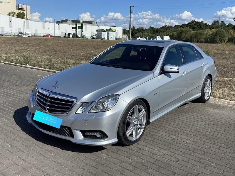 Cinza Usado 2011 Mercedes E250 Avantgarde Sedan | € 14.750 (Preço justo) - Imagem 1/4