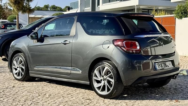 Usado Citroën DS3 Cabriolet 110 HP (80 kW) 2015 Cinza escuro Cabrios
