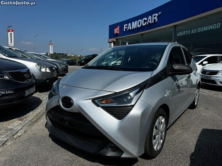 Cinza Usado 2019 Toyota Aygo X-play Citadino | € 9.980 (Preço justo) - Imagem 1/1