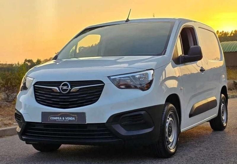 Branco Usado 2020 Opel Combo Monovolume | € 9.750 - Imagem 1/4