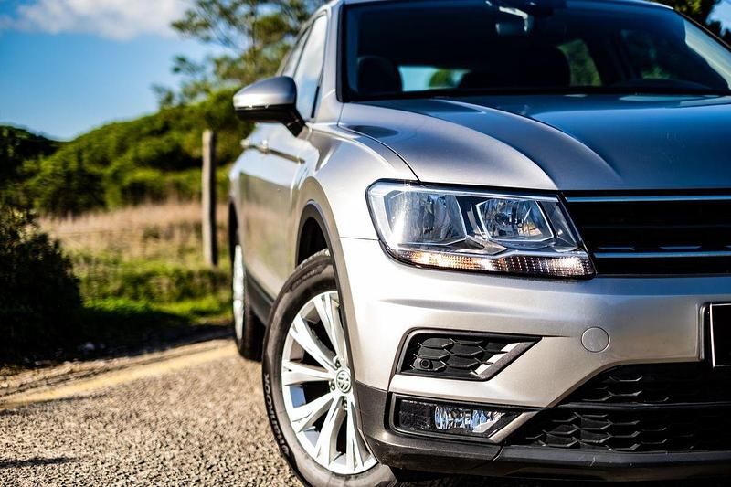 Usado VW Tiguan Trendline 115 HP (84 kW) 2018 Cinza SUV