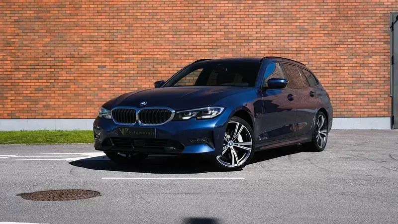 Azul Usado 2021 BMW 330e Luxury Line Carrinha | € 31.000 (Preço justo) - Imagem 1/4