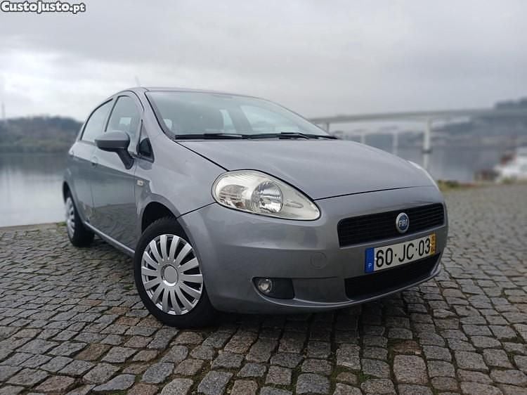 Cinza Usado 2010 Fiat Punto | € 3.850 (Super Preço) - Imagem 1/1
