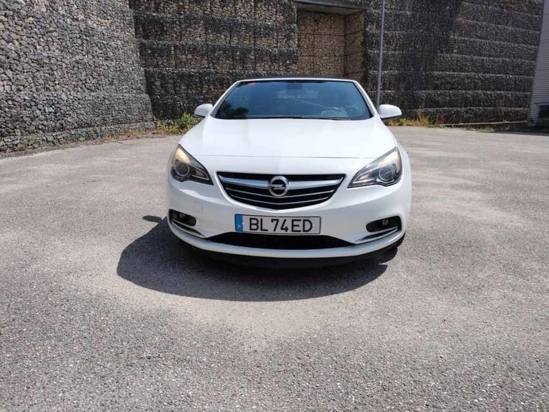 Usado Opel Cascada S 170 HP (125 kW) 2018 Branco Cabrios