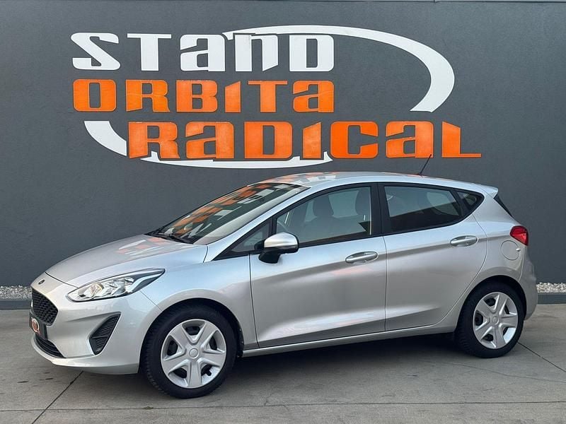 Cinza Usado 2018 Ford Fiesta Business Edition Citadino | € 10.750 (Preço elevado) - Imagem 1/4