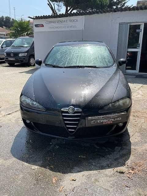 Usado 2005 Alfa Romeo 147 Executive Citadino | € 3.950 - Imagem 1/4
