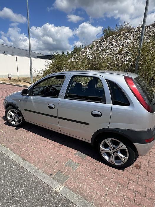 Usado 2002 Opel Corsa Sedan | € 2.000 (Bom preço) - Imagem 1/4