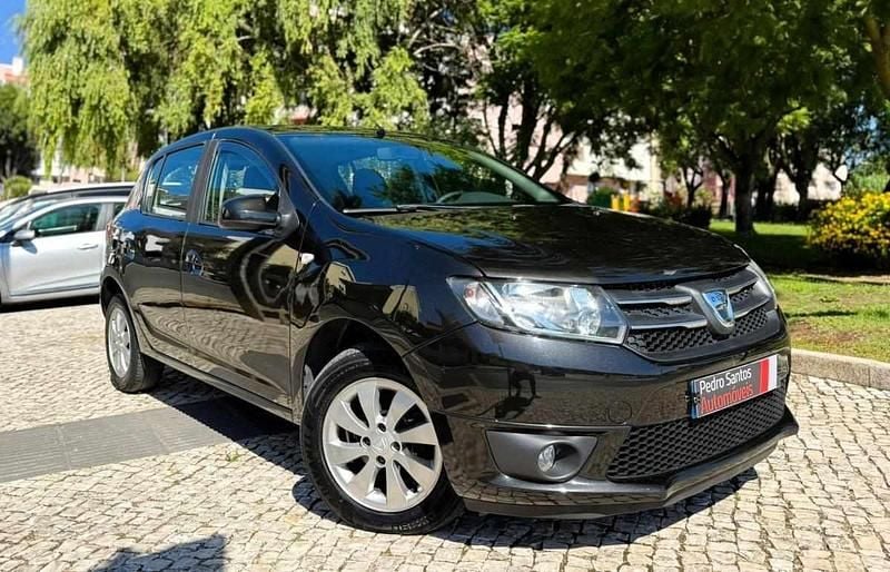 Preto Usado 2015 Dacia Sandero Comfort Citadino | € 8.490 (Preço justo) - Imagem 1/4