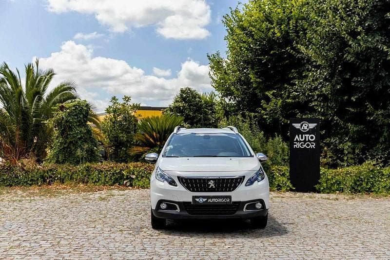 Branco Usado 2018 Peugeot 2008 SUV | € 15.900 (Caro) - Imagem 1/4