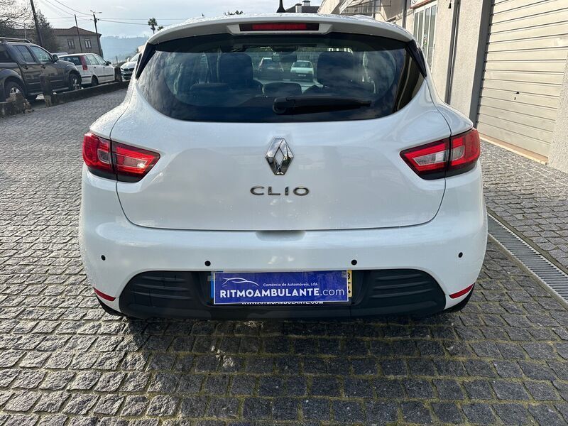 Usado Renault Clio IV Zen 90 HP (66 kW) 2018 Branco