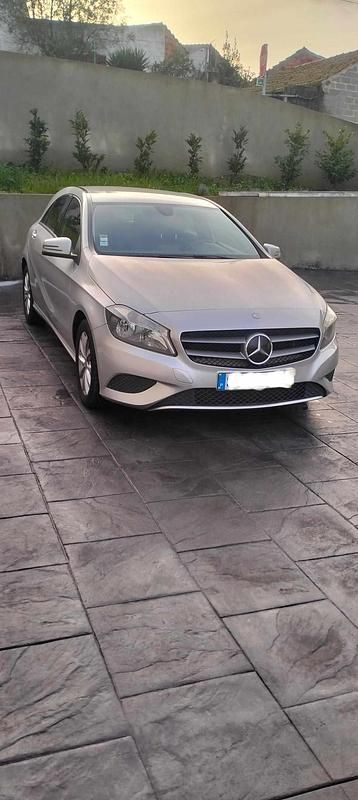Usado Mercedes A180 109 HP (80 kW) 2016 Cinzento Citadino