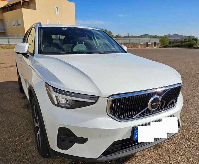 Branco Usado 2023 Volvo XC40 SUV | € 33.250 (Preço justo) - Imagem 1/4