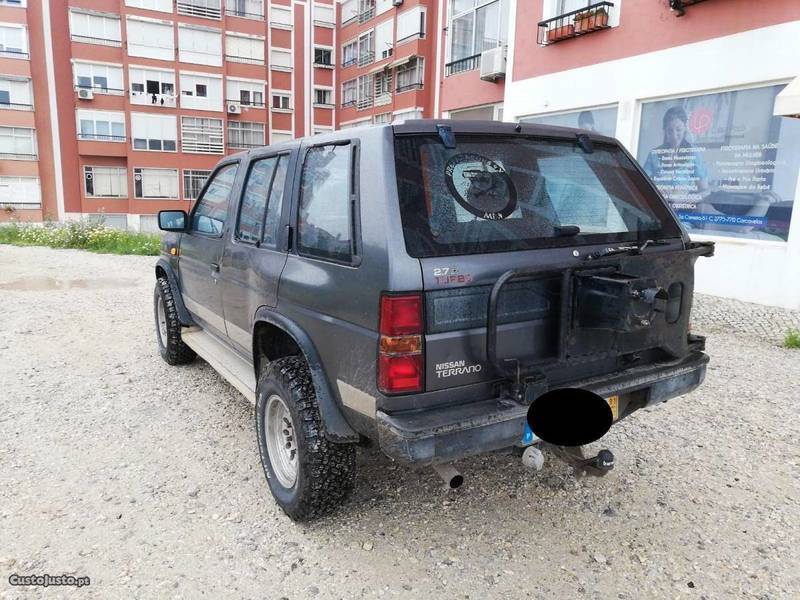 Vendido Nissan Terrano 1 2.7 TD 5 por. Carros usados