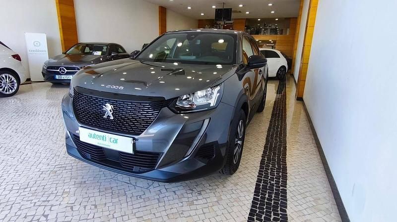 Cinzento Usado 2023 Peugeot 2008 SUV | € 17.800 (Bom preço) - Imagem 1/4