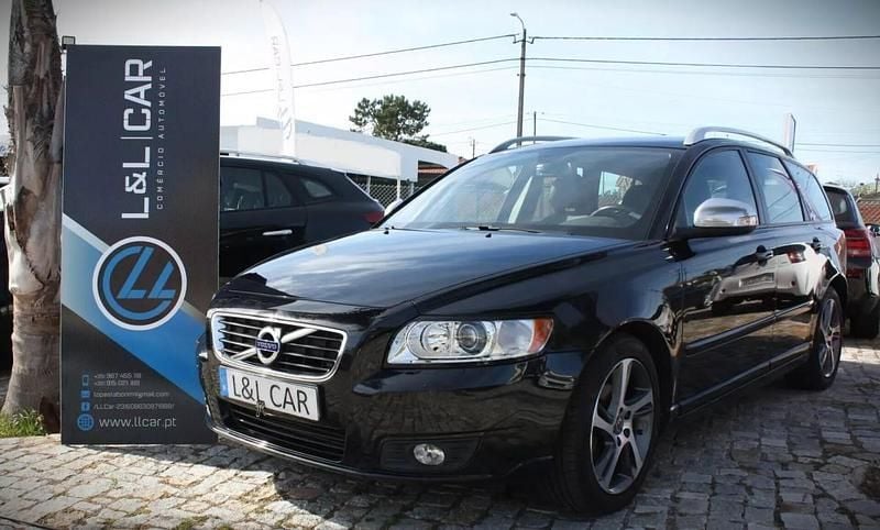 Usado Volvo V50 115 HP (84 kW) 2011 Preto Carrinha