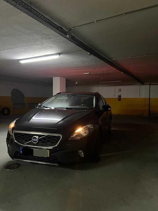 Usado 2015 Volvo V40 CC Carrinha | € 14.500 (Preço justo) - Imagem 1/4