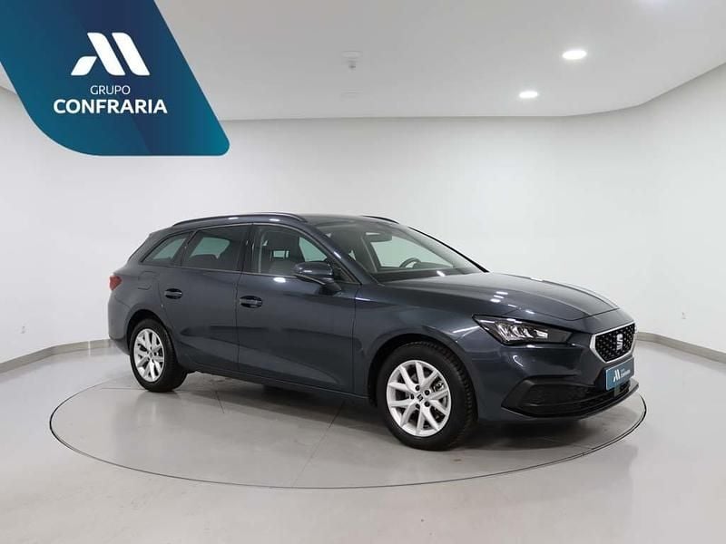 Usado Seat Leon ST 110 HP (80 kW) 2023 Cinzento Carrinha