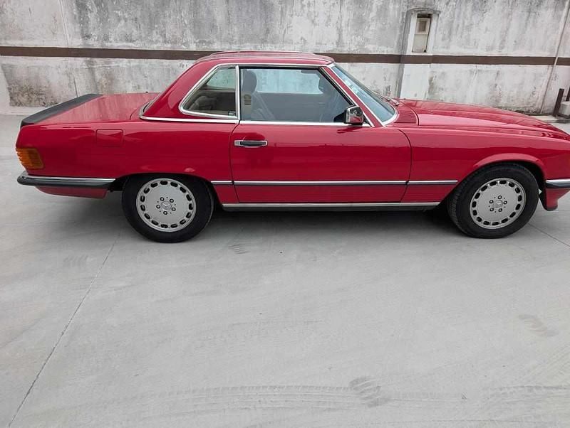 Vermelho Usado 1987 Mercedes SL500 Coupé | € 57.500 - Imagem 1/4
