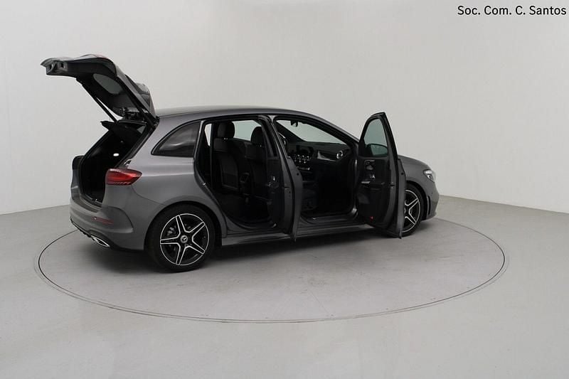 Usado Mercedes B180 AMG 116 HP (85 kW) 2023 Cinza Monovolume