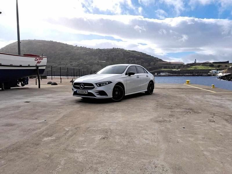 Branco Usado 2022 Mercedes A250 Citadino | € 45.000 - Imagem 1/4