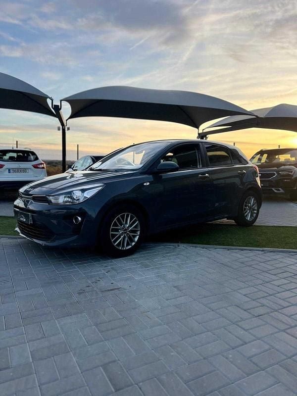 Usado Kia Rio 84 HP (61 kW) 2023 Cinza