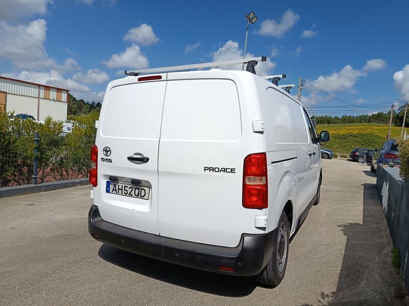 Usado Toyota Proace 120 HP (88 kW) 2021 Branco Monovolume