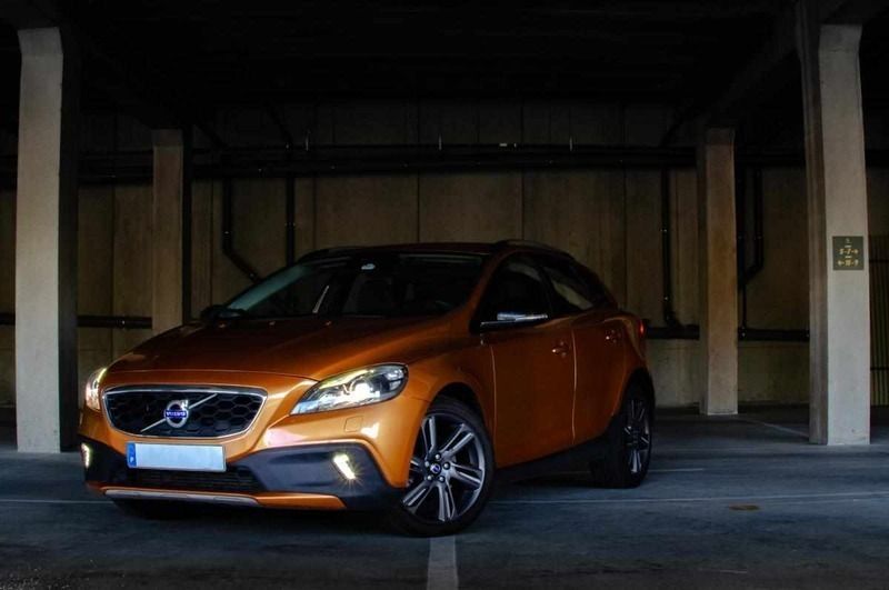 Outra Usado 2014 Volvo V40 CC Carrinha | € 12.000 (Preço justo) - Imagem 1/4
