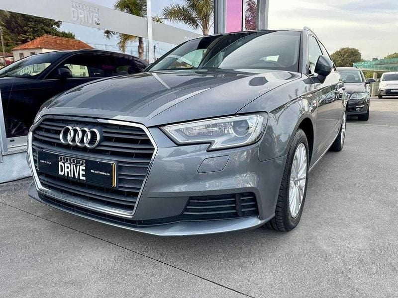 Cinza Usado 2017 Audi A3 Design Sedan | € 17.900 (Bom preço) - Imagem 1/4