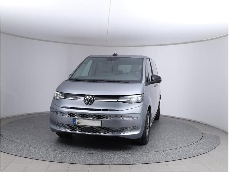 Cinzento claro metalizado Novo 2025 VW T7 Life Van | € 54.990 - Imagem 1/4