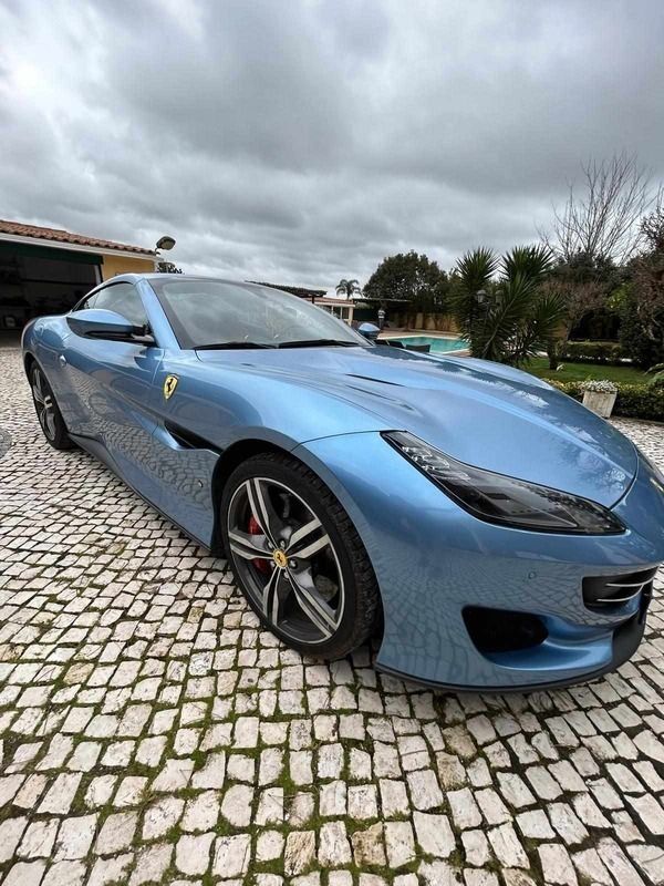 Azul Usado 2019 Ferrari Portofino | € 275.000 - Imagem 1/4