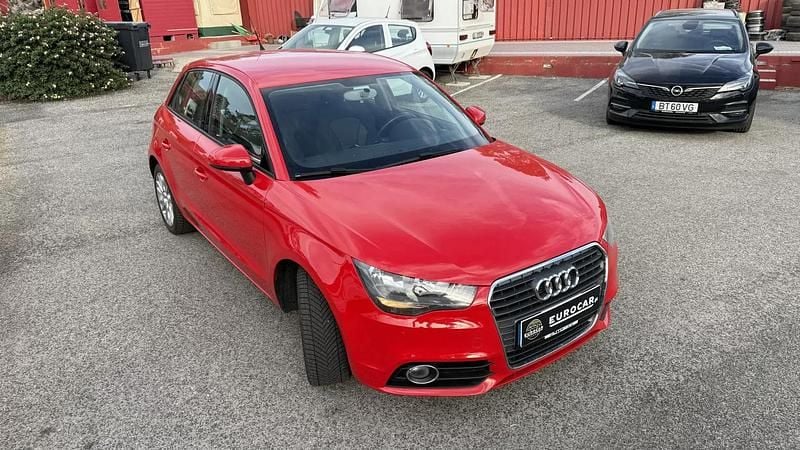 Vermelho Usado 2013 Audi A1 Sportback Sport Citadino | € 11.680 - Imagem 1/4