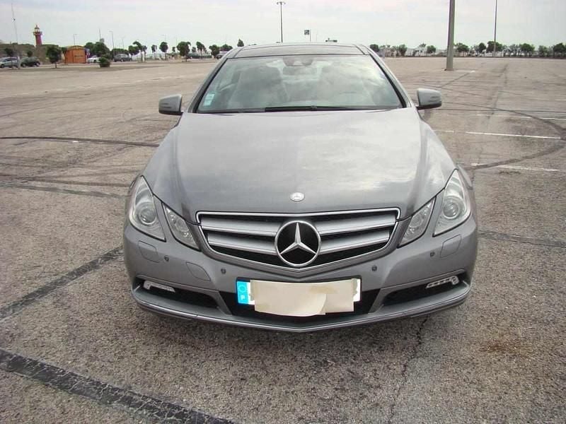 Usado Mercedes E350 292 HP (214 kW) 2010 Cinzento Coupé