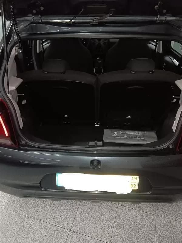 Usado Peugeot 108 Active 72 HP (52 kW) 2019 Cinza antracite Citadino