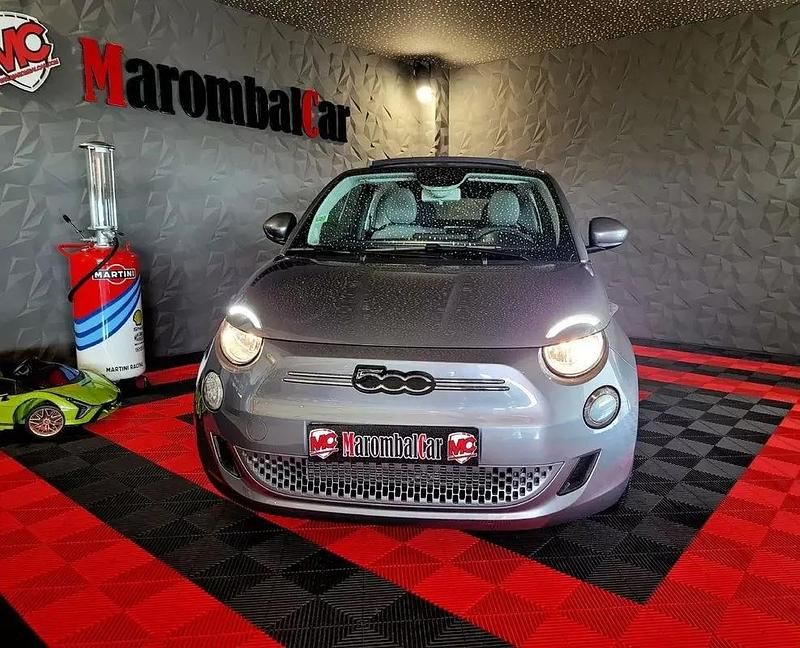 Usado Fiat 500e La Prima 86 kW (118 HP) 2022 Cinza antracite Cabrios