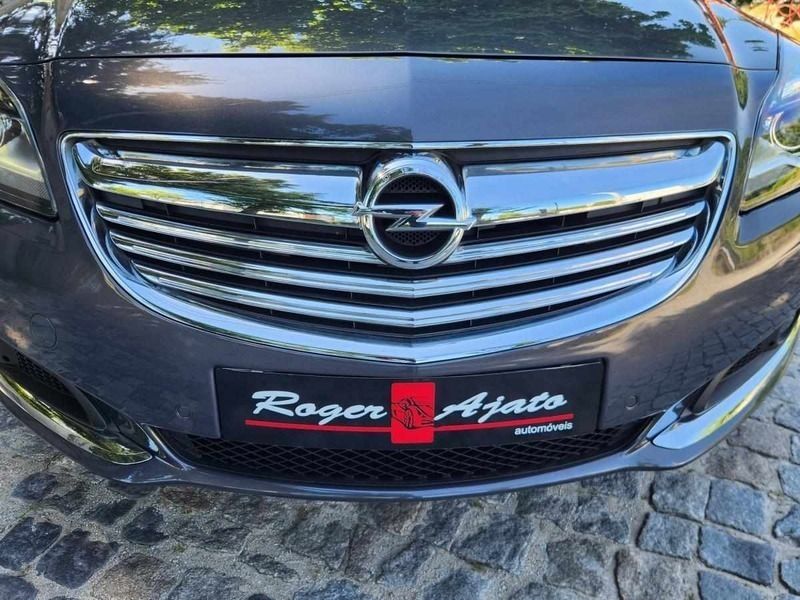 Usado Opel Insignia Cosmo 140 HP (102 kW) 2014 Cinza Carrinha